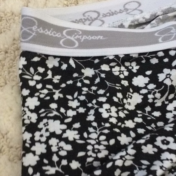 NWT Jessica Simpson’s black gray shorts ruffle hem - Picture 3 of 7